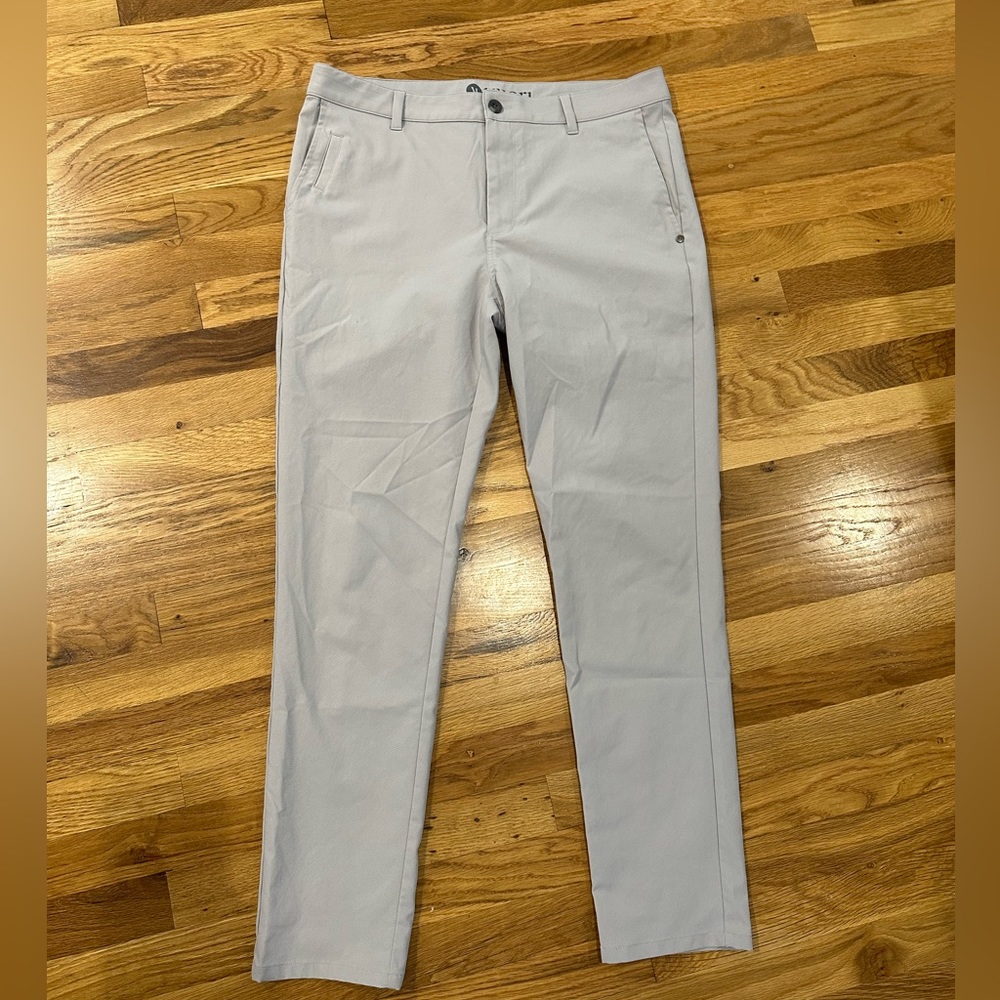 Vuori Men’s Cascade Tech Chino pant size 33